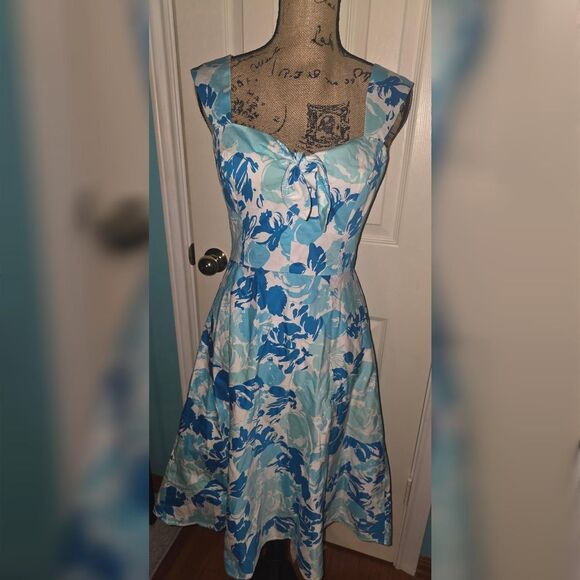 Maggy London Stretch Blue & White Floral Print Cap Sleeve Fit & Flare Dress - Picture 1 of 4